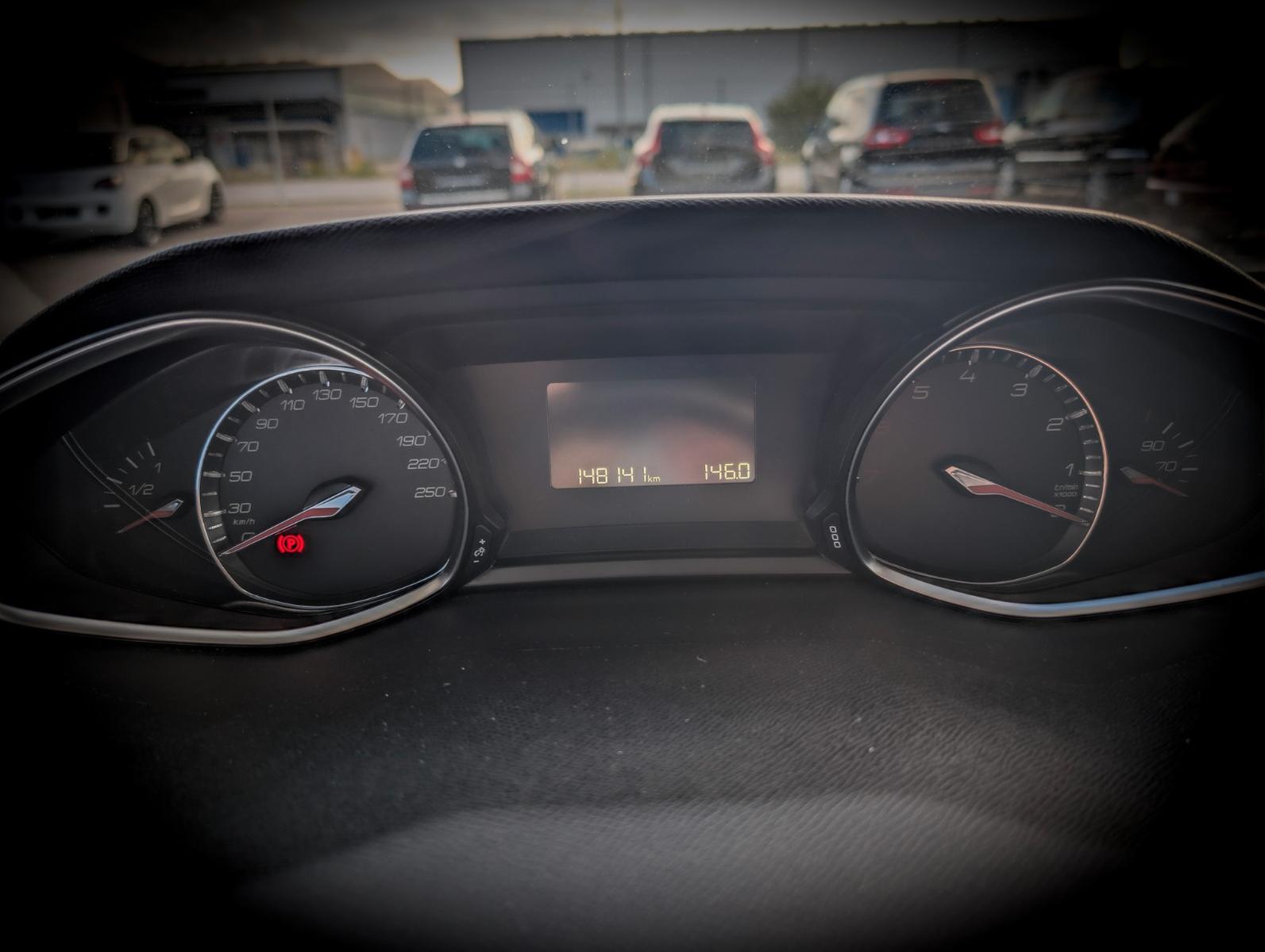 Peugeot 308 2014 — photo 27