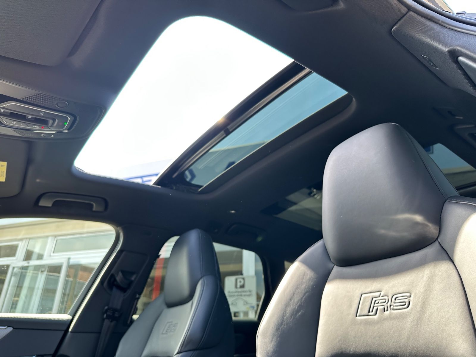Fahrzeugabbildung Audi RS6  Avant 4.0 TFSI quattro Pano/AHK/STHZ/8-fach