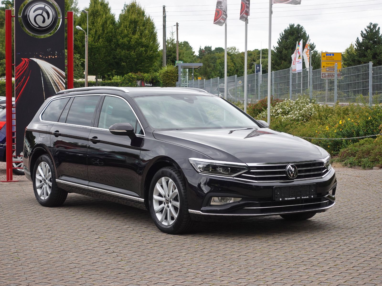 Fahrzeugabbildung Volkswagen Passat Variant 2.0 TDI DSG Elegance IQ-Light AHK