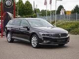 Volkswagen Passat Variant 2.0 TDI DSG Elegance IQ-Light AHK - mit Diesel-Antrieb: Alcantara, Beheizbares Lenkrad