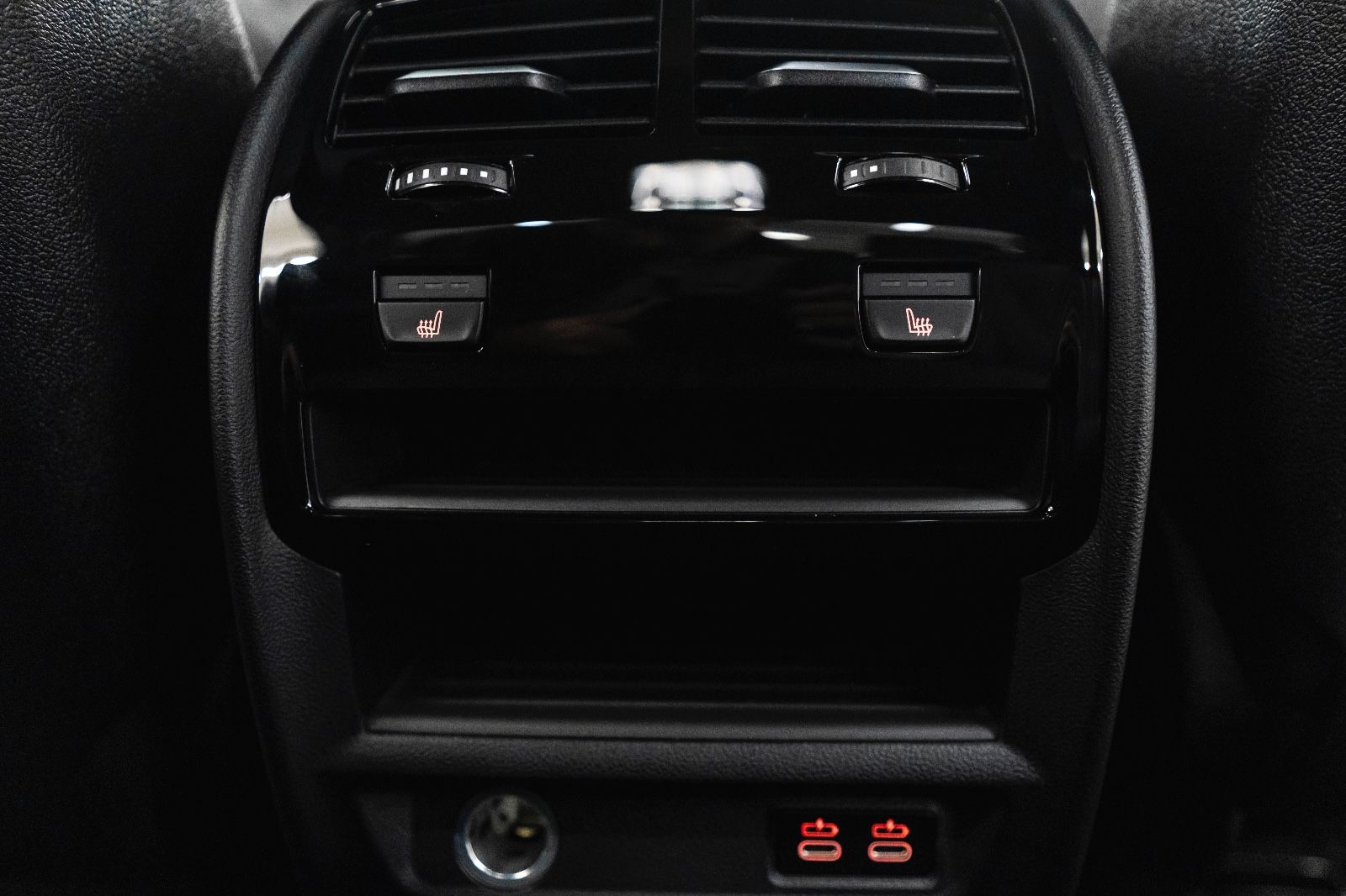 Fahrzeugabbildung BMW M550IX Massage Harman 360° Head UP LED NAV PDC