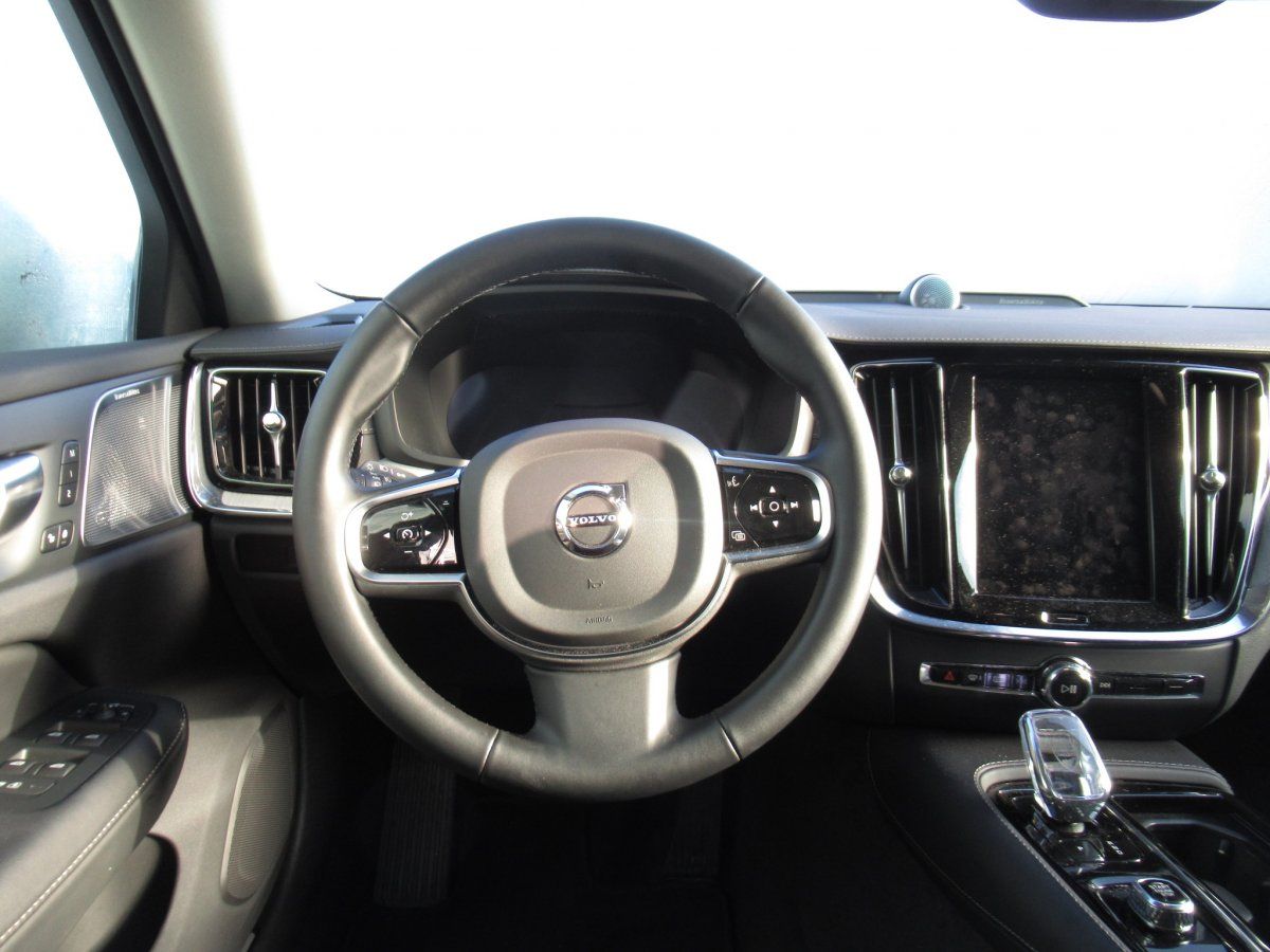 Volvo V60 T8 Recharge AWD Ultra Dark Automatik foto 13
