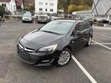 Opel Astra J Sports Tourer Edition - Opel Astra mit Benzin-Antrieb: Schiebedach, Kombi
