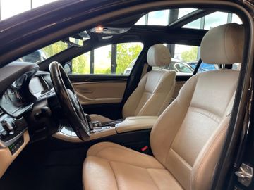 BMW 530 d xDrive *M-PAKET*HUD*AHK*BI-XENON*PANO*STHZ