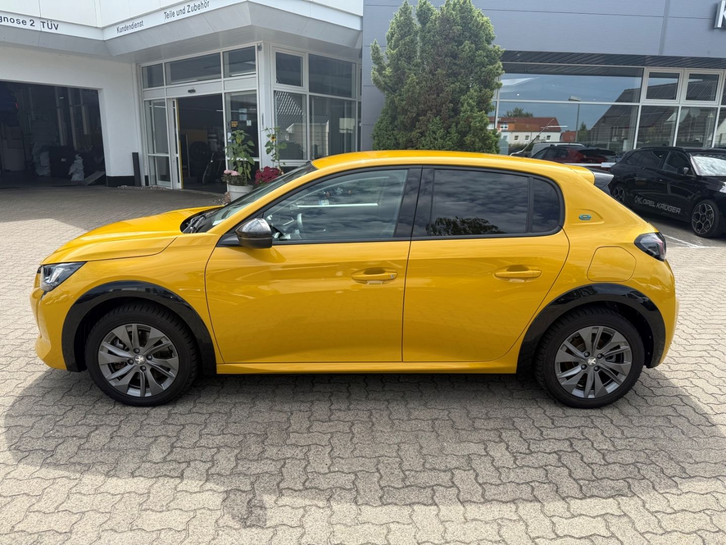 Fahrzeugabbildung Peugeot 208 -e Allure Pack SHZ+Kamera+11KW Schnelllader