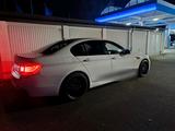 BMW F10 550i 408 PS - BMW 550: F10 550i