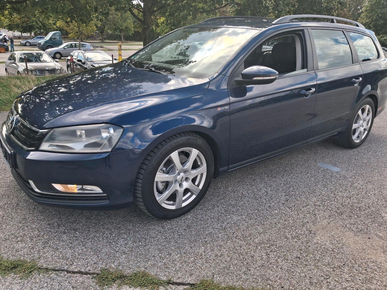 Volkswagen Passat 2012 — вигляд ззаду