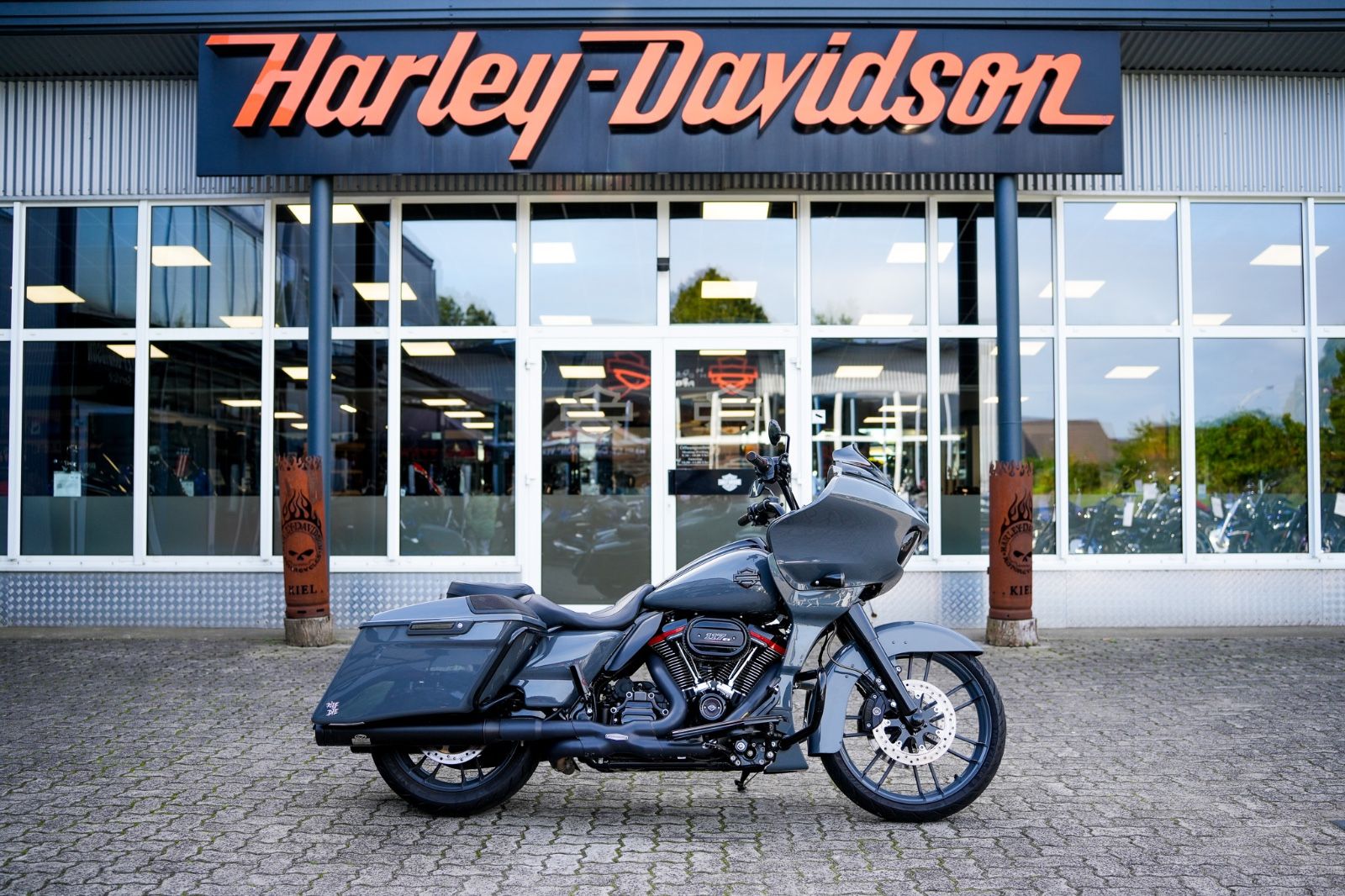 Fahrzeugabbildung Harley-Davidson FLTRXSE CVO Road Glide - JEKILL & HYDE -