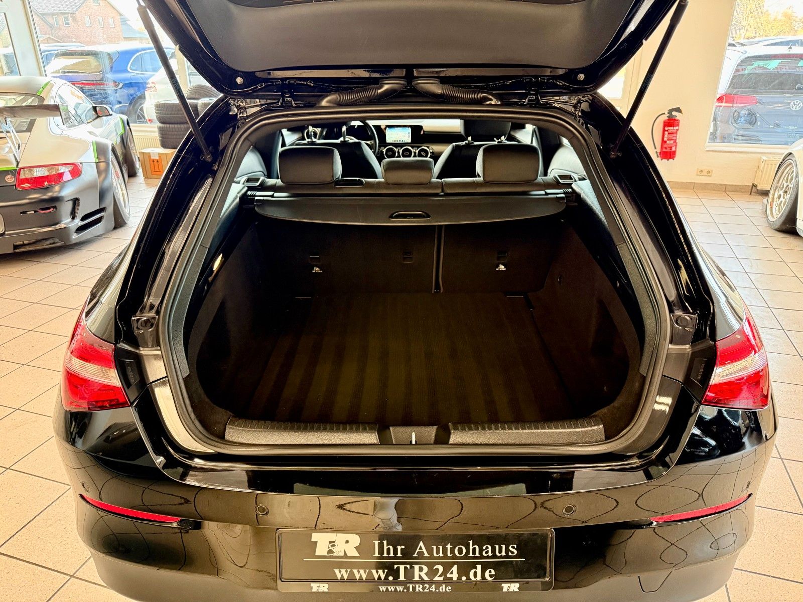 Fahrzeugabbildung Mercedes-Benz CLA 180d Shooting Brake