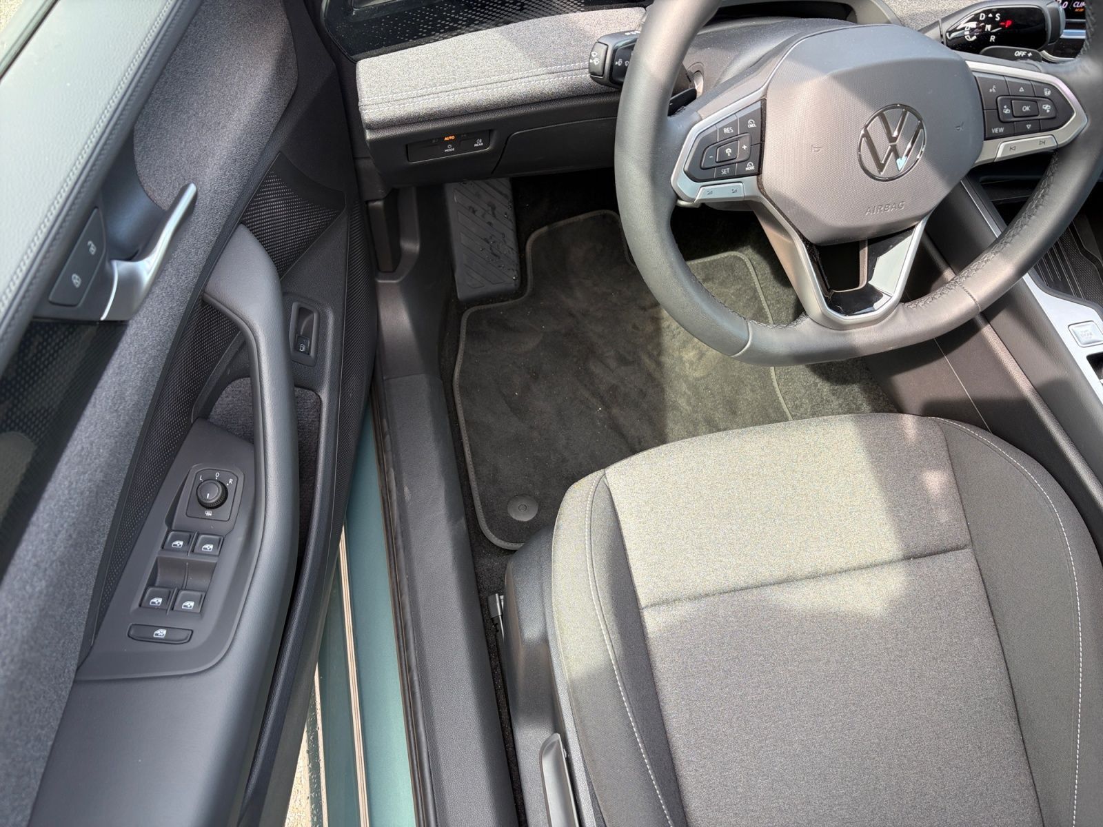 Volkswagen Passat Var. eHybrid Navi LED Kamera CCS foto 20