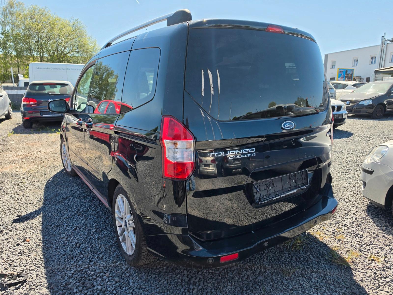 Ford Tourneo Courier Titanium