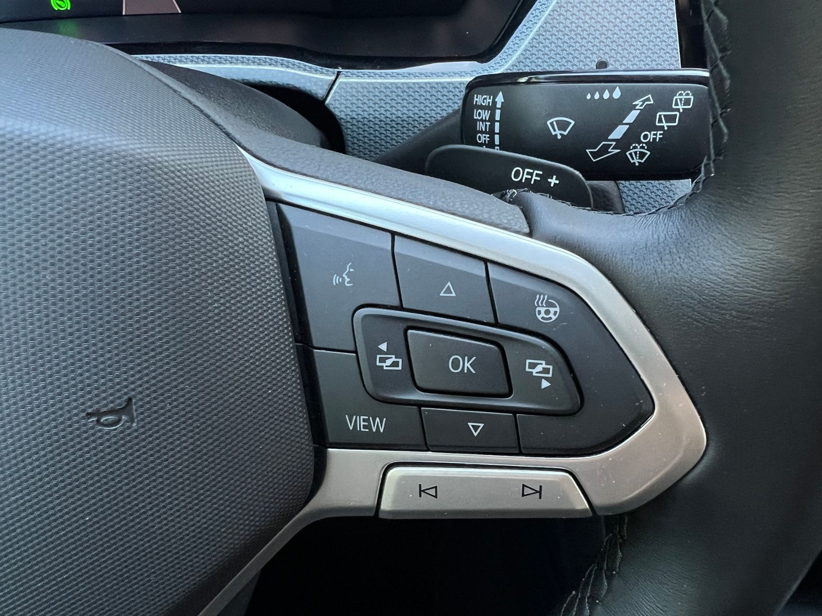 Fahrzeugabbildung Volkswagen Touran Comfortline 2.0 TDI DSG *R-Line Ext.,AHK,