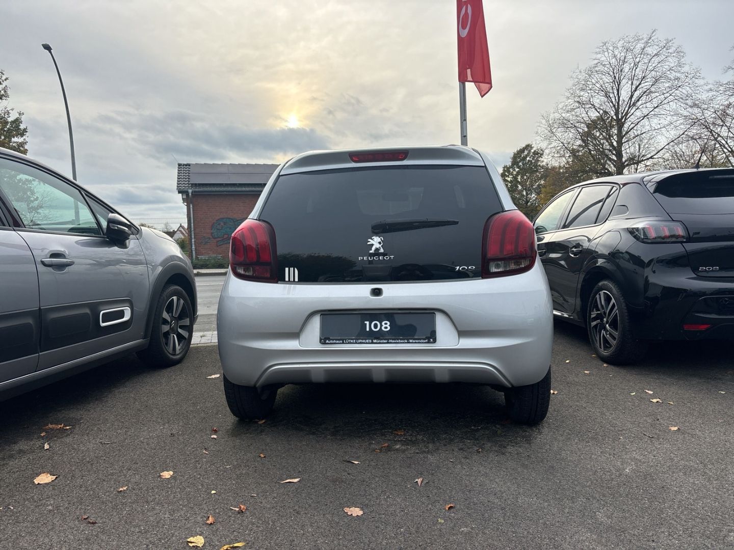 Fahrzeugabbildung Peugeot 108 TOP! VTi 72  El. Verdeck CarPlay SHZ