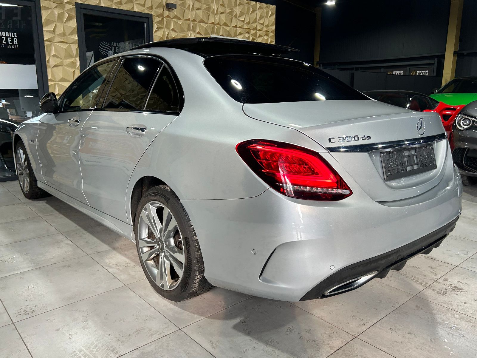Fahrzeugabbildung Mercedes-Benz C 300 de/AMG/360°/PANO/APPLE/VIRTUAL/AMBIENTE/