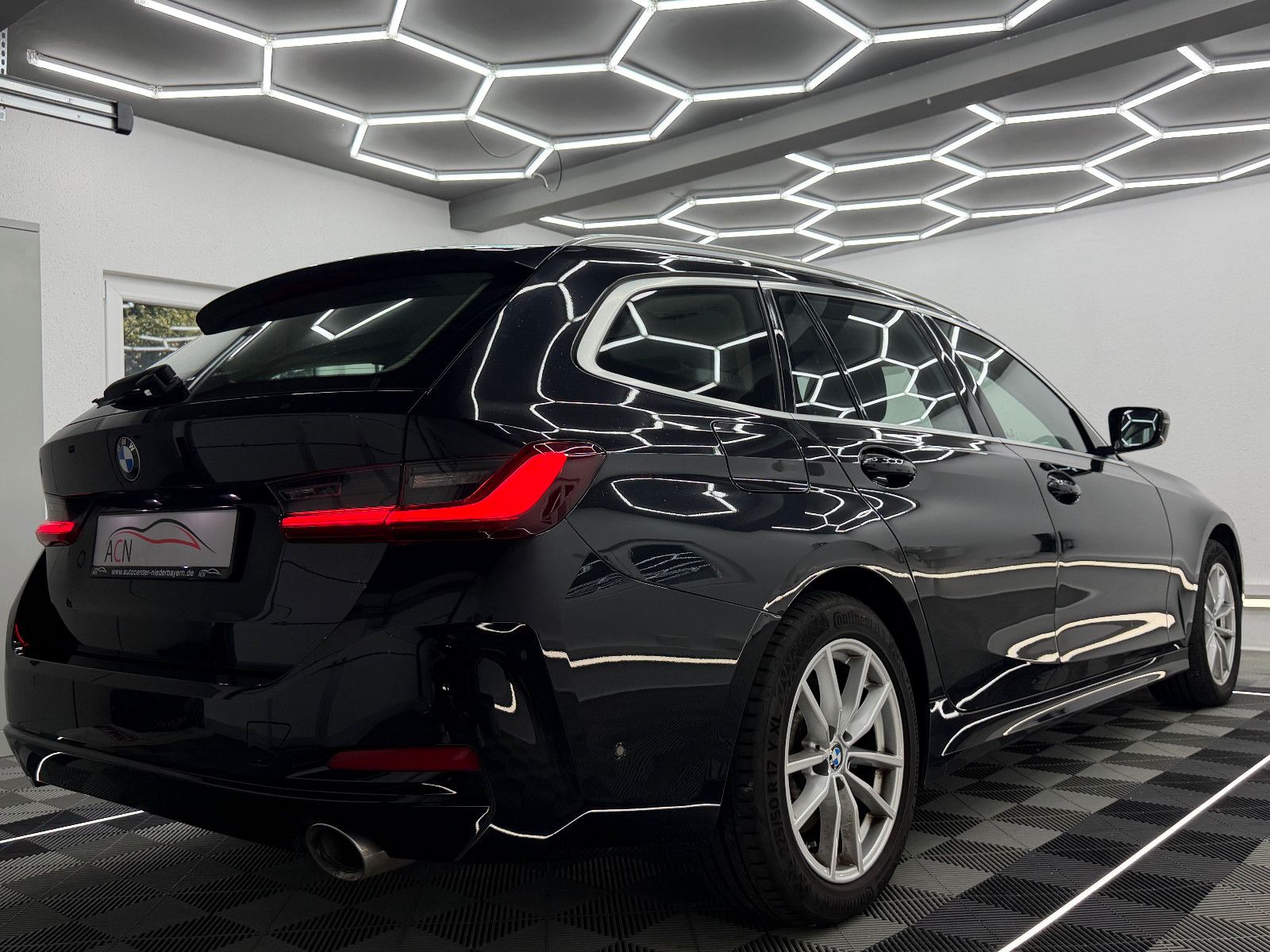 Fahrzeugabbildung BMW 330 d xDrive Touring/LED/CURVED/HuD/AHK/FACELIFT