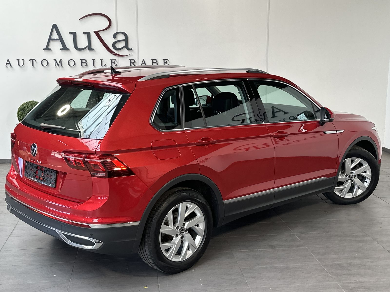 Fahrzeugabbildung Volkswagen Tiguan 1.5 TSI DSG Elegance NAV+MATRIX+ACC+AHK