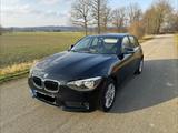 BMW 114i TÜV bis 03/27.  220 PS SITZHEIZUNG  - BMW 114 von privat