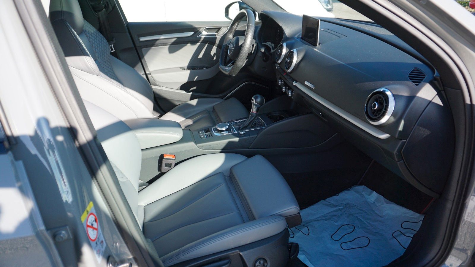Fahrzeugabbildung Audi S3 Lim. 2.0 TFSI quattro Navi Kamera B&O Pano