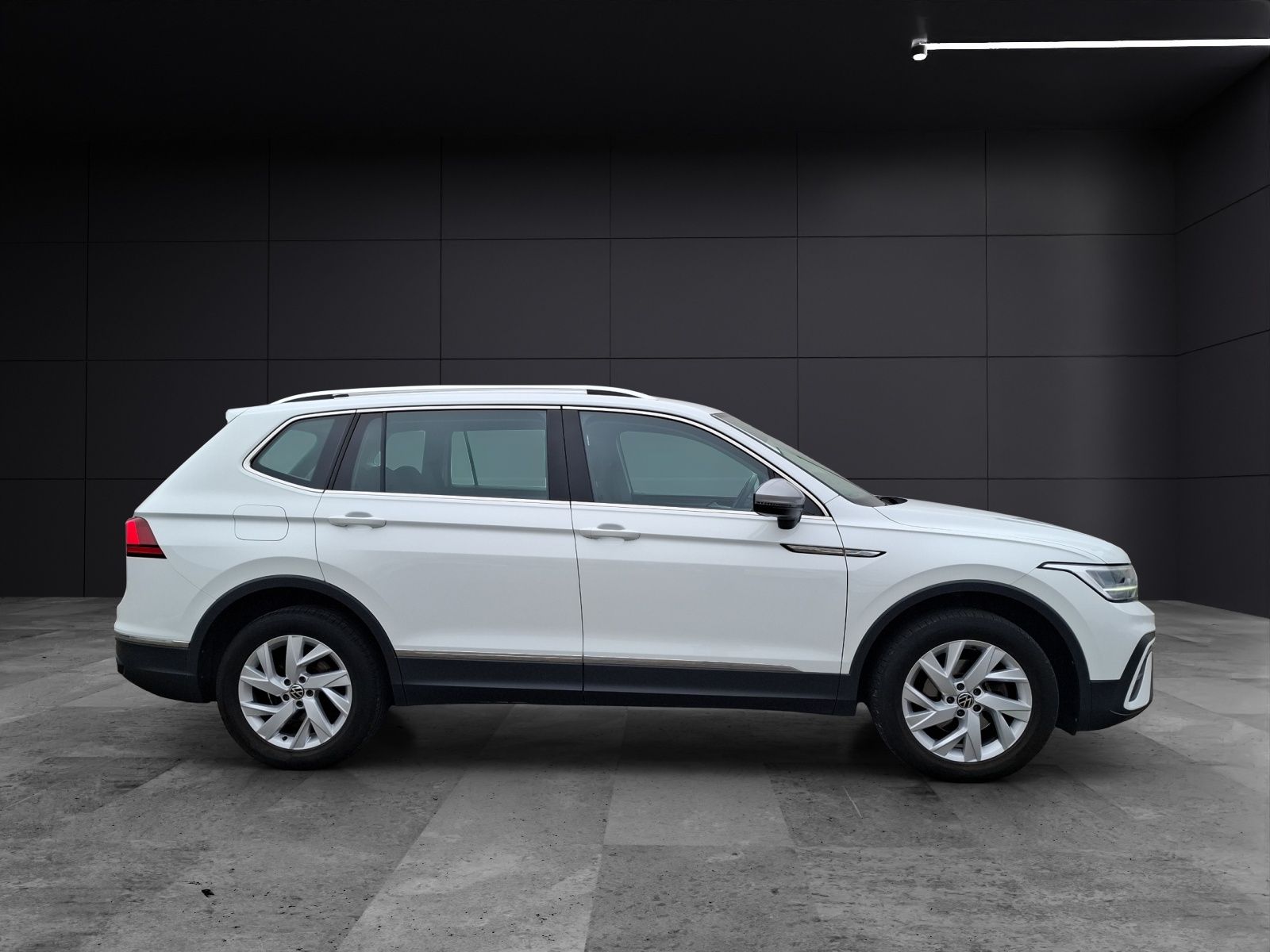 Fahrzeugabbildung Volkswagen Tiguan Allspace TDI Life DSG 4M LED Navi AID ACC