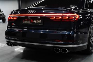 Audi S8 - 8