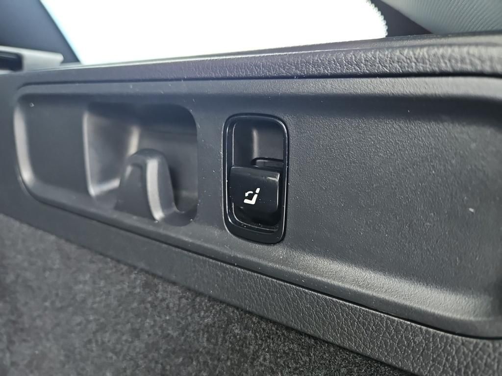 Fahrzeugabbildung Mercedes-Benz C 180 T Avantg.Adv. AHK Winterpaket Kamera LED