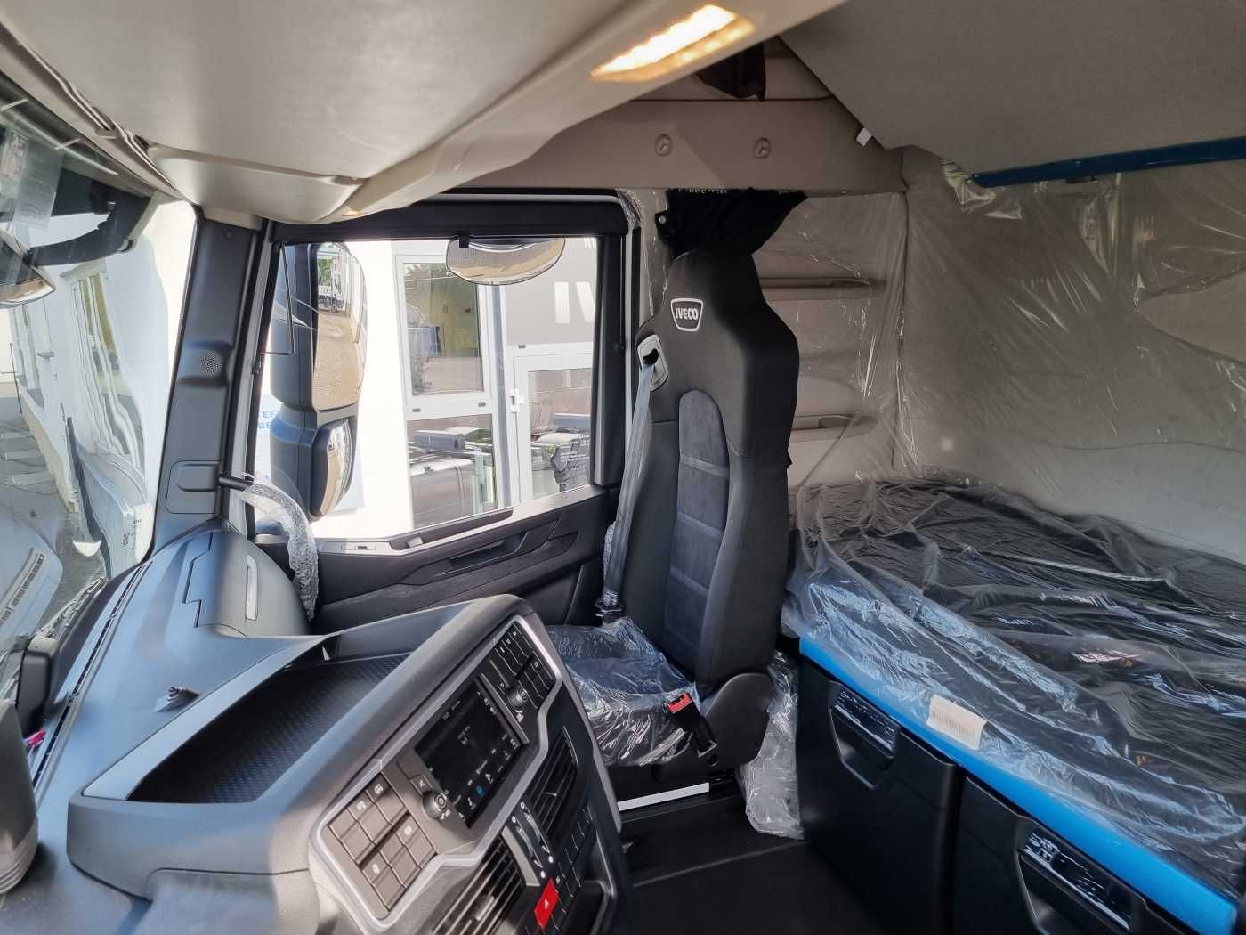 Fahrzeugabbildung Iveco S-Way AS260S46 6x2 BDF-Wechsler Intarder 2x vorh