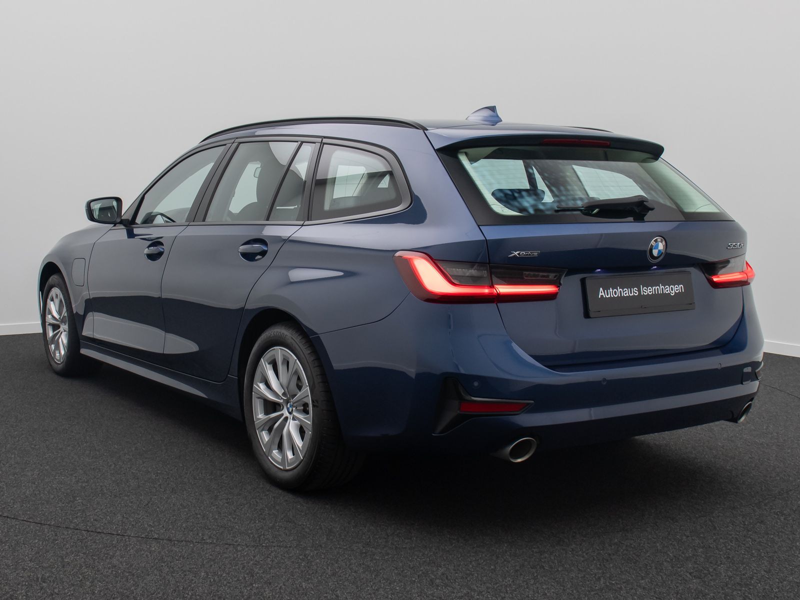Fahrzeugabbildung BMW 330e xD Alarm DAB Komfort WLAN PDC Sport Leder