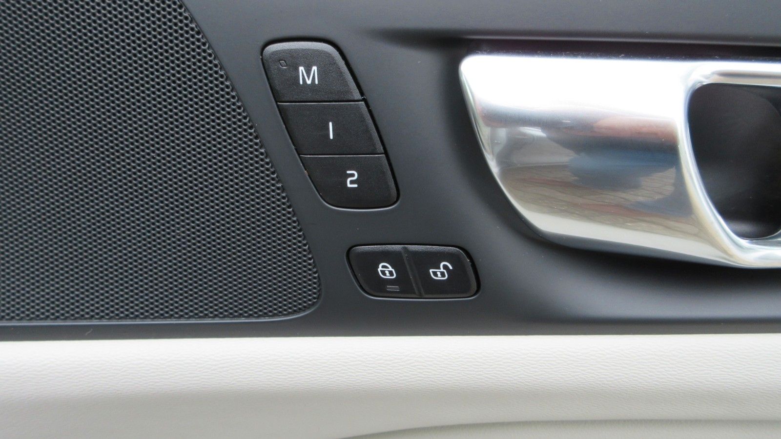 Fahrzeugabbildung Volvo V60 T8 Plus Bright | AHK |