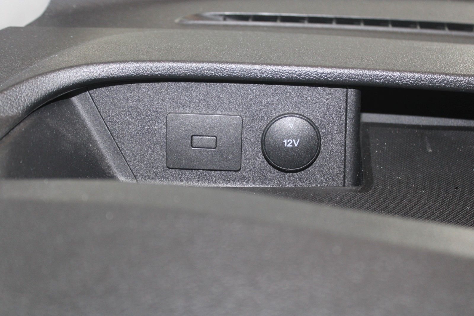 Fahrzeugabbildung Ford Transit Tourneo Custom TREND L2 MHEV 5-Sitze AHK