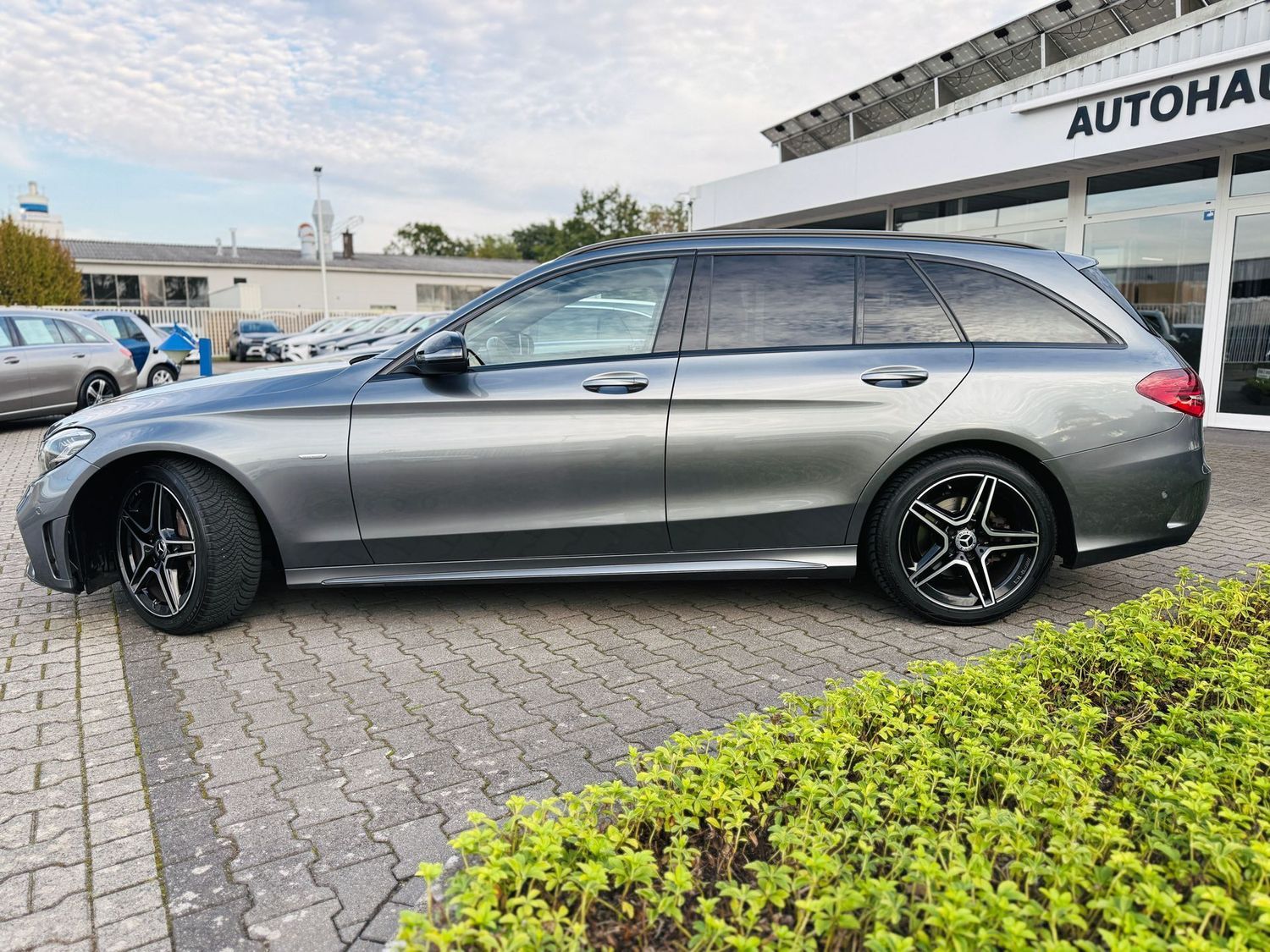 Fahrzeugabbildung Mercedes-Benz C 220 T d AMG NIGHT Edition - AHK schw., Distron