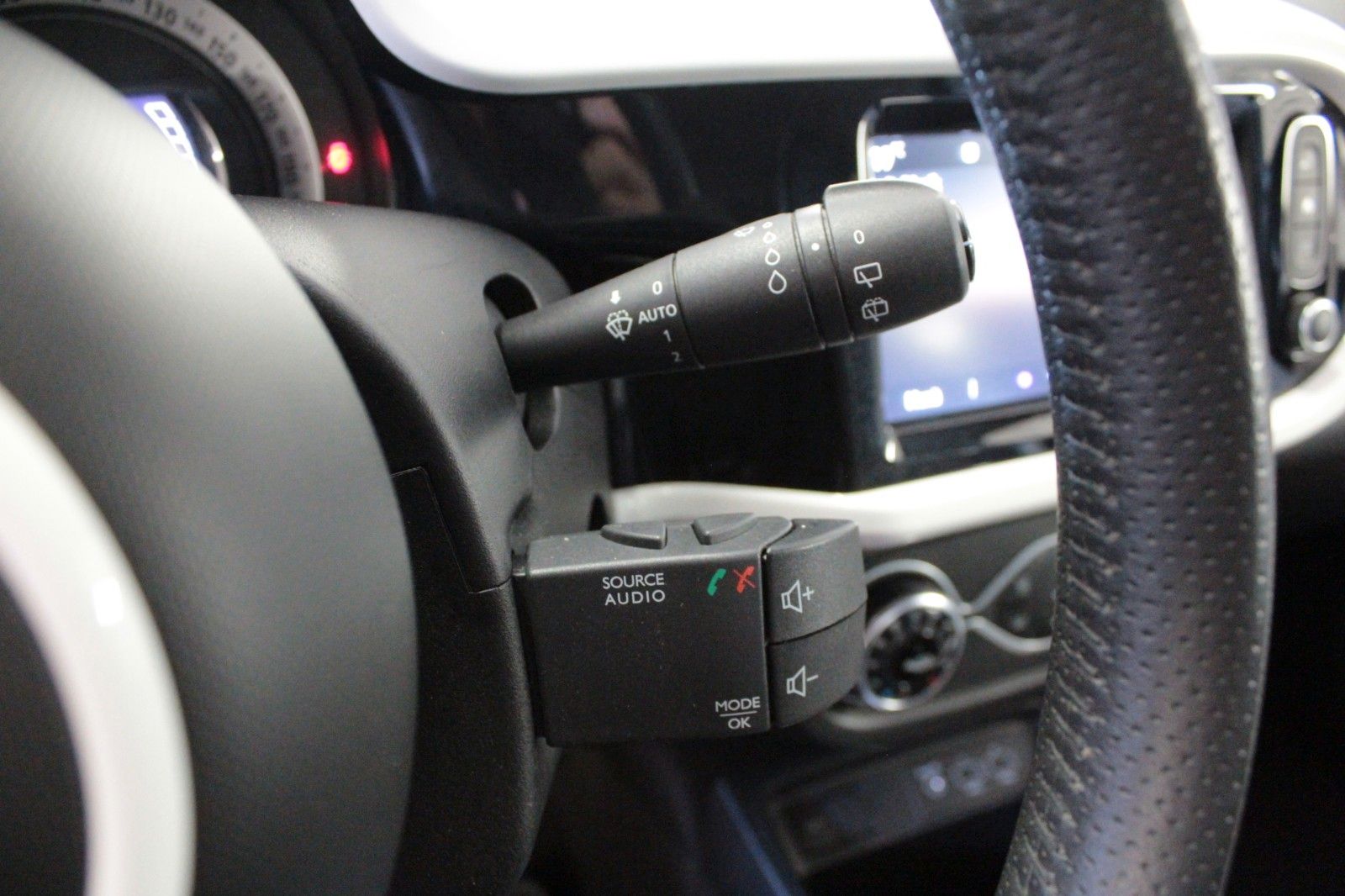 Fahrzeugabbildung Renault Twingo SCe65 Intens*Easy Link*Faltdach*