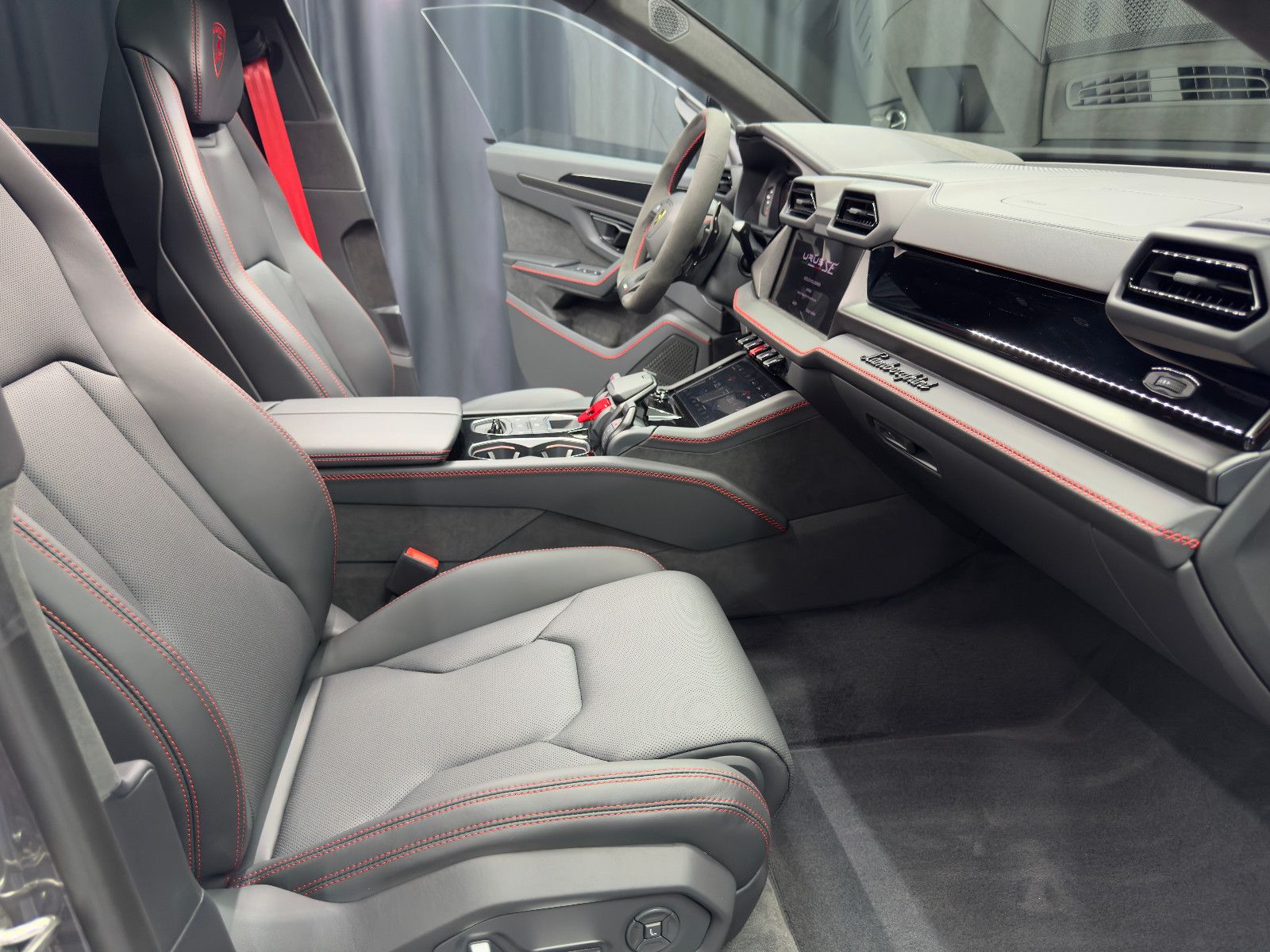 Fahrzeugabbildung Lamborghini URUS SE|BANG/OLUFSEN|PANO|MY25|BLANCO COC