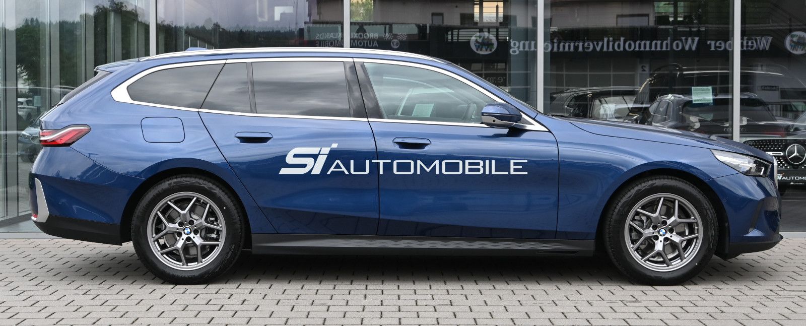 Fahrzeugabbildung BMW 520d xDr. Touring °ACC°AHK°B&W°STANDHEIZ°SITZBEL