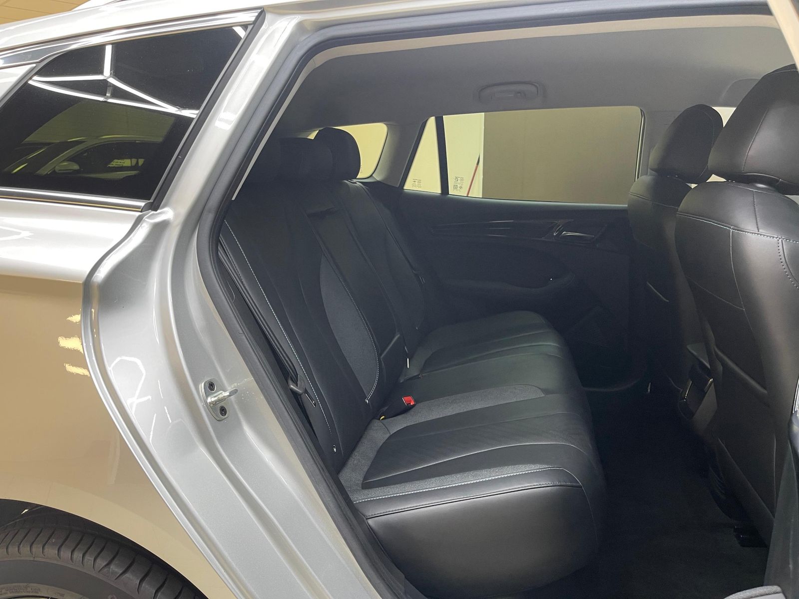 Fahrzeugabbildung MG MG5 61 KWH Luxury NAVI+LED+SHZ+DAB+ACC+360°+DAB+