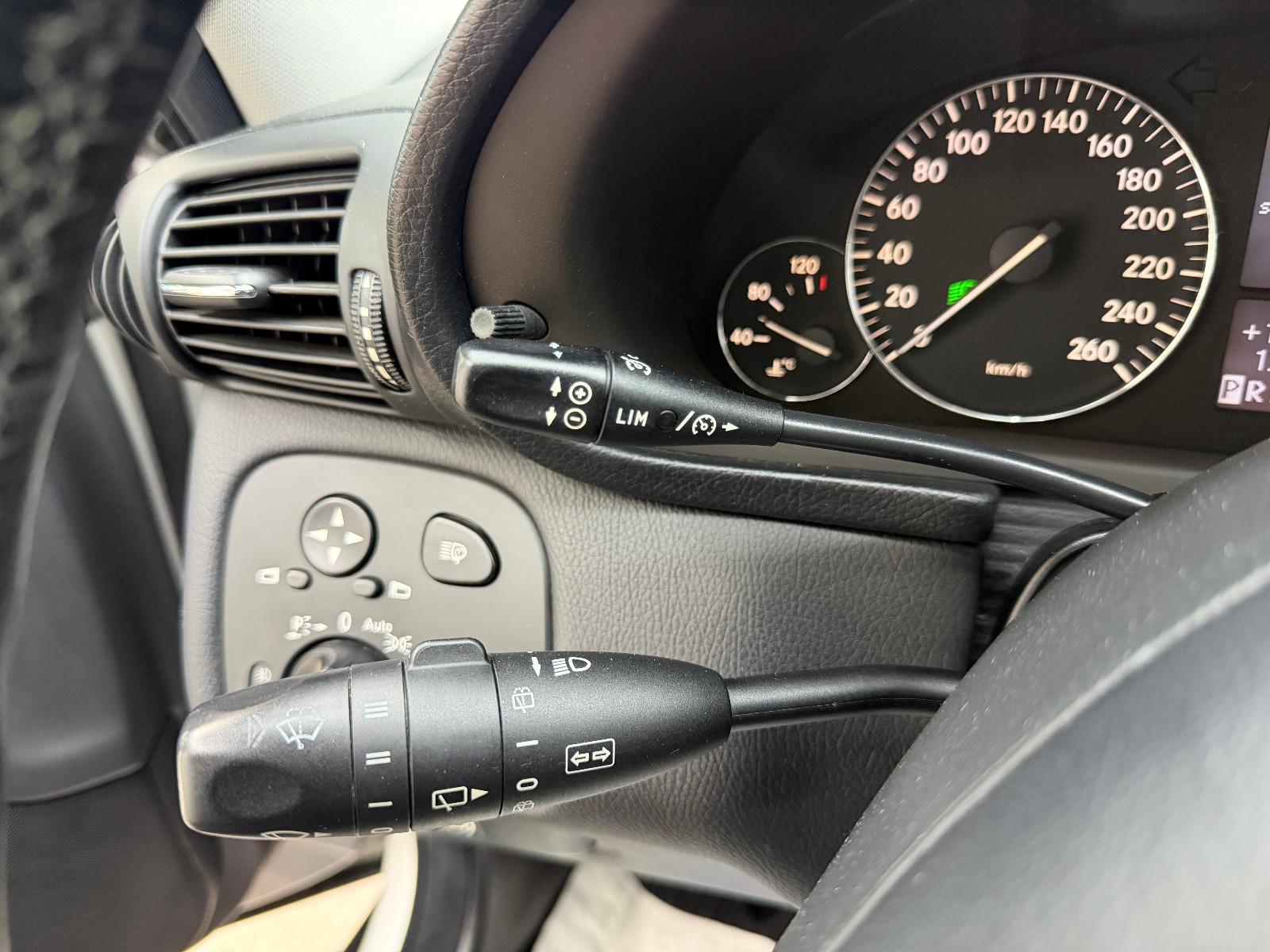 Mercedes-Benz C180 2004 — photo 18