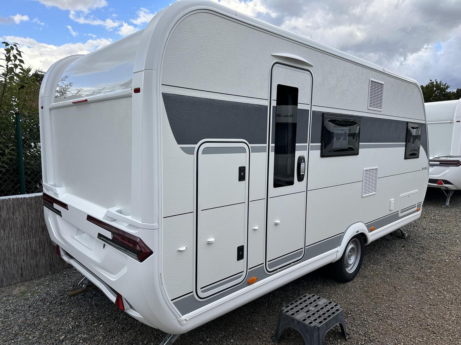Hobby De Luxe 490 KMF Modell 2026; 1800kg; Garage