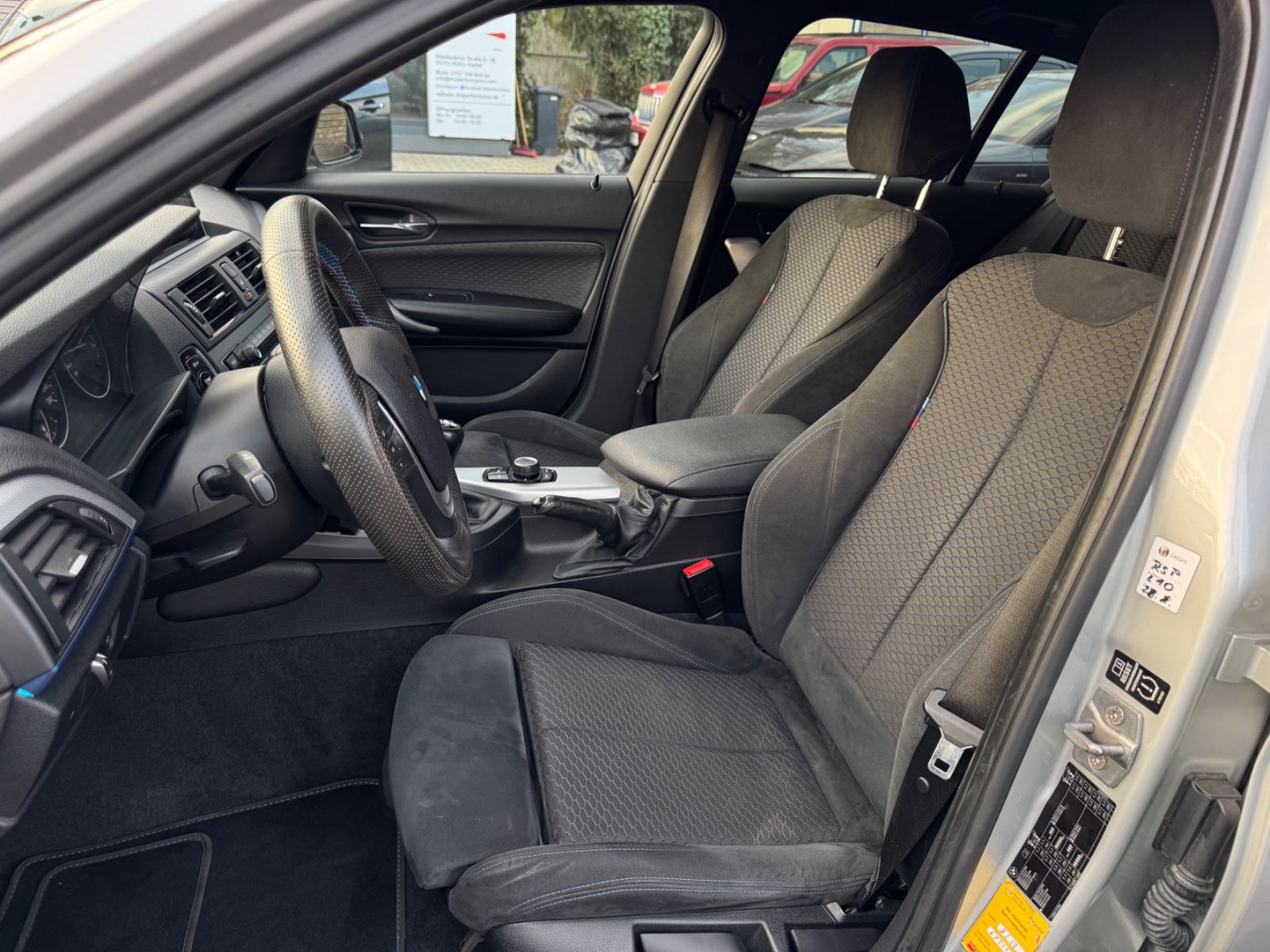 Fahrzeugabbildung BMW 118 i* M Paket*LED*Bi-xenon*Alcantara*8Fach
