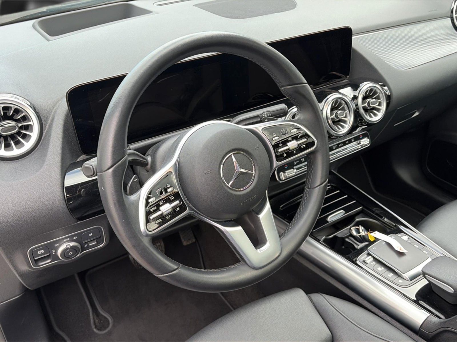 Mercedes-Benz EQA 350 4Matic SO96% Pano 360 HUD AHK Night 18 foto 19