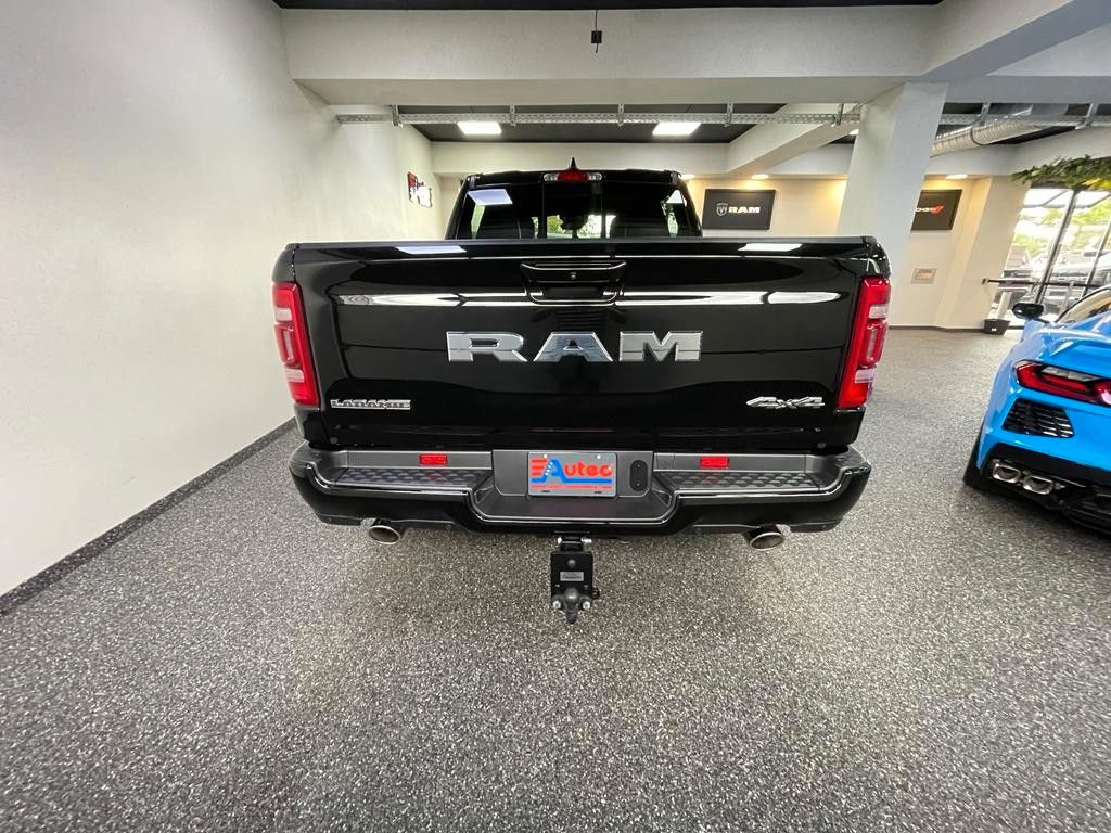 Fahrzeugabbildung Dodge LARAMIE CREW CAB SPORT  12"  HEMI 4x4