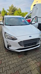 Ford Focus 1,0 EcoBoost 92kW Cool & Connect Turni...