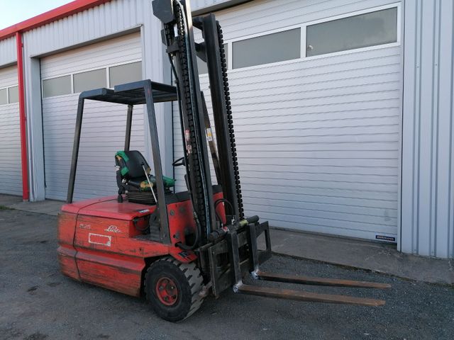 Linde E25 Elektrostapler m. Seitenschieber