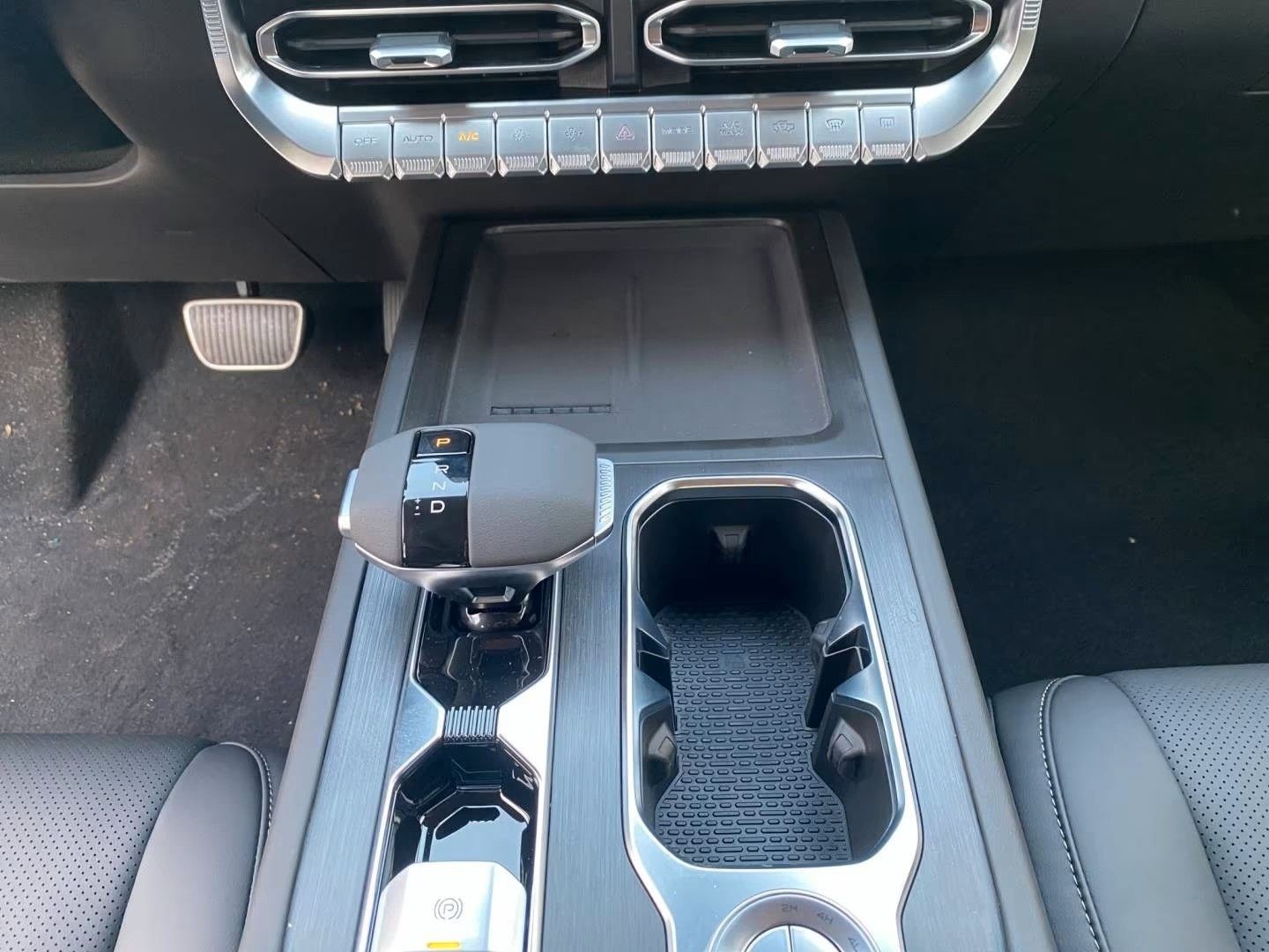 Fahrzeugabbildung DFSK DFM Rich 9 High End 4x4 2.3D