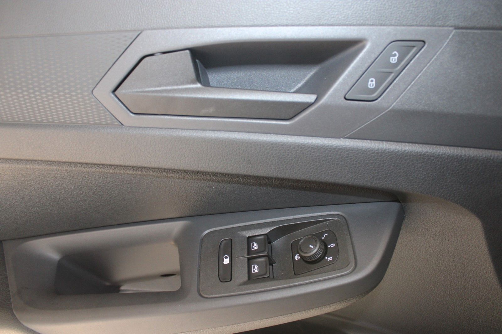 Fahrzeugabbildung Ford Transit Connect TREND L2 Lang AHK IACC NAVI uvm.