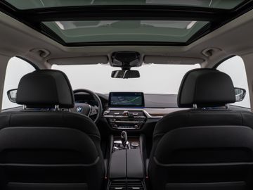 Fahrzeugabbildung BMW 530e xD Tour Luxury Line ACC HUD Pano Laser 360°
