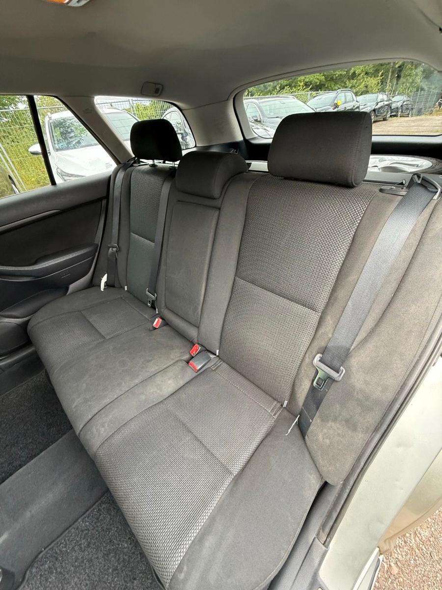 Toyota Avensis 2005 — photo 18