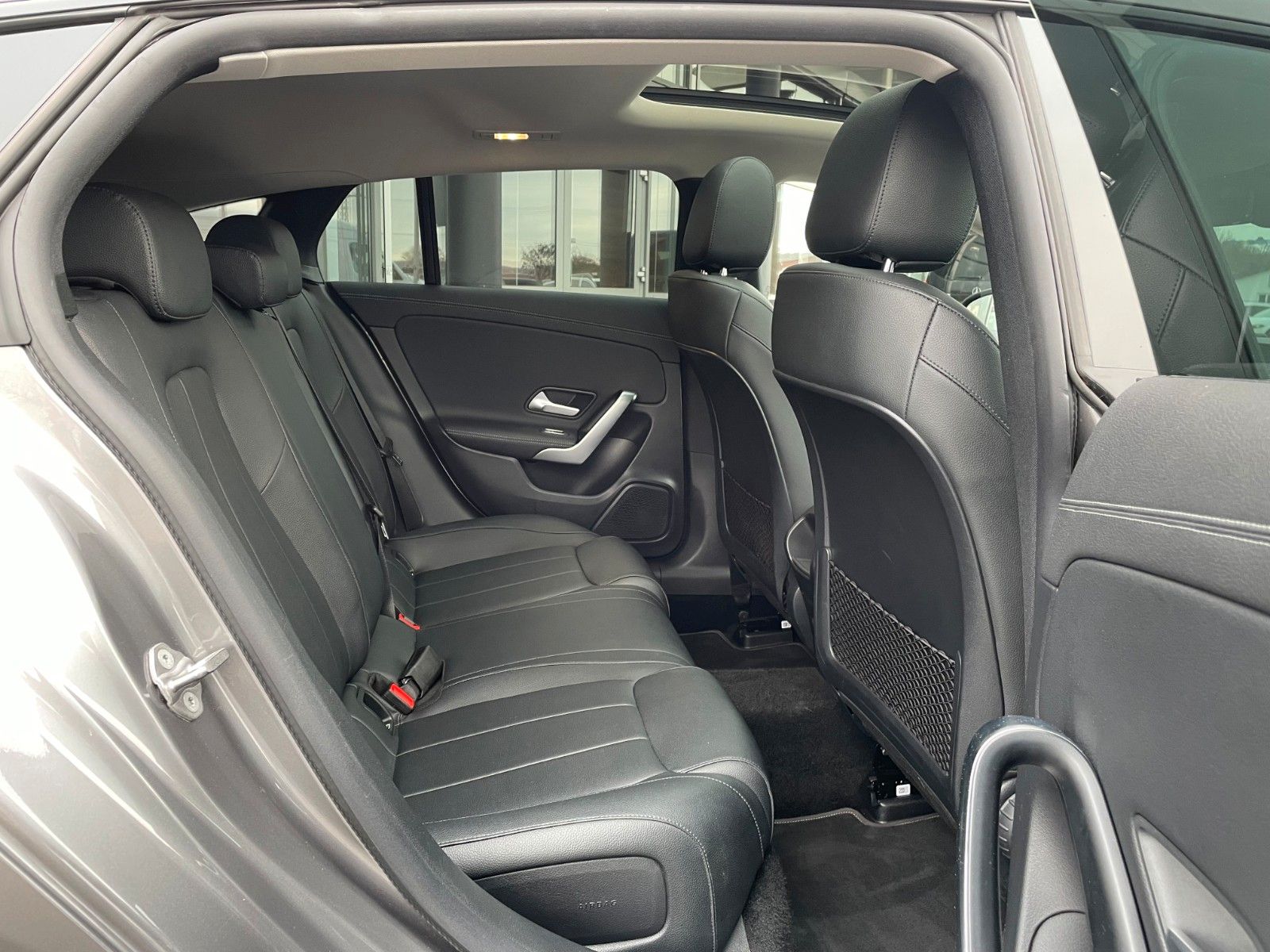 Fahrzeugabbildung Mercedes-Benz CLA 200 d SB Night+Pano+AHK+MBUX+R-Kamera+Leder