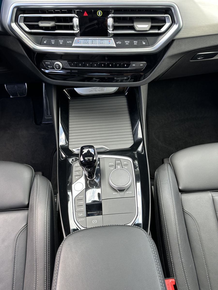 Fahrzeugabbildung BMW X3 xDrive30e M-Sport NAV+LED+HUD+PANO+AHK+20ZOLL