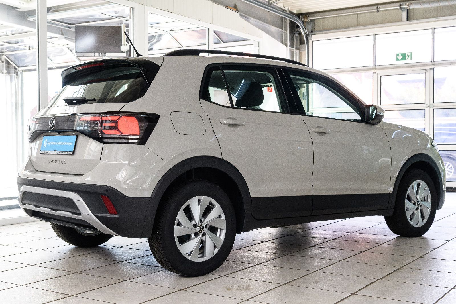 Fahrzeugabbildung Volkswagen T-Cross Life 1.0 TSI LED+KAMERA+NAVI+ACC+5 J.GAR