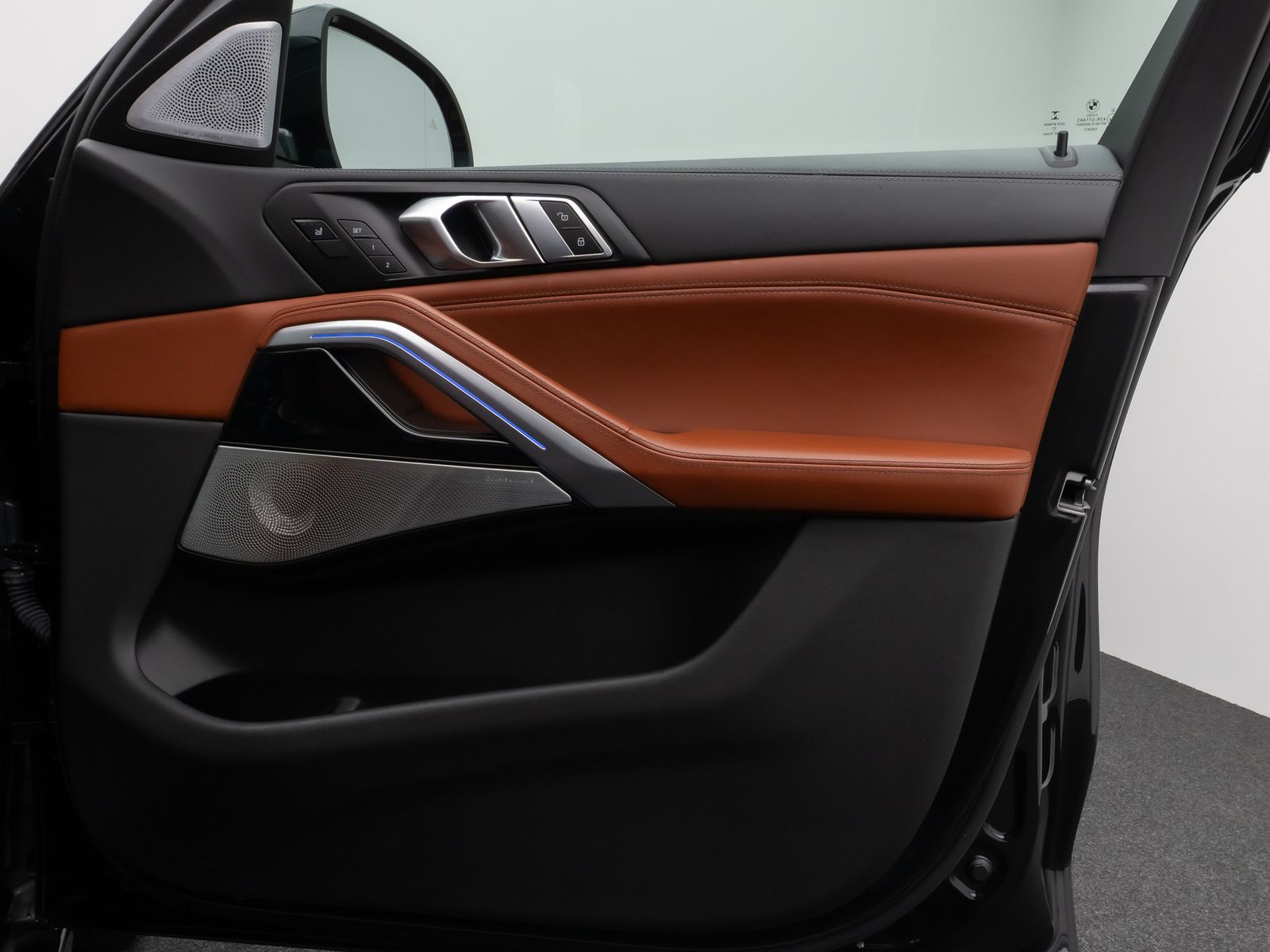 Fahrzeugabbildung BMW X6 M50i Panorama360°Laser Massage HUD B&W 22Zoll