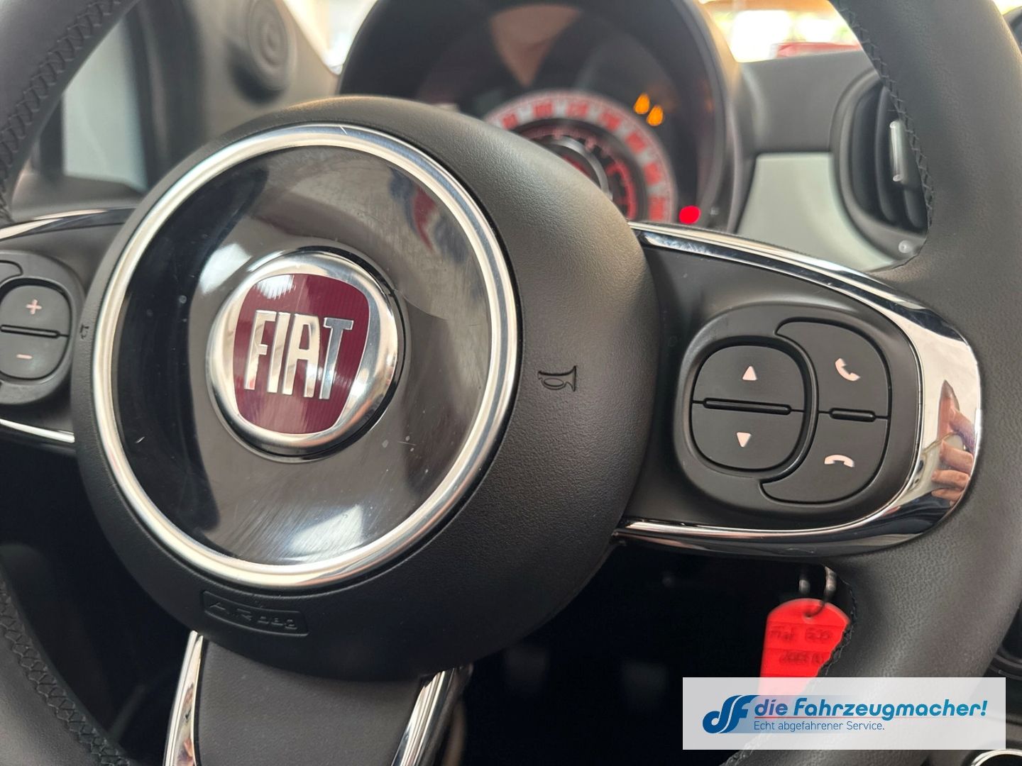 Fahrzeugabbildung Fiat 500 Cabrio Dolcevita 1.0 Mild Hybrid 5tkm Navi A